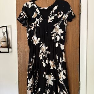 Super cute knee length dress that’s high low on the sides